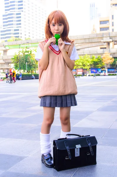 Bangkok - March 30 : An unidentified Japanese anime cosplay pose — Stock Photo, Image