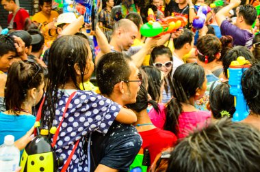 geleneksel songkran Festivali yeni yıl kutlama kalabalık.