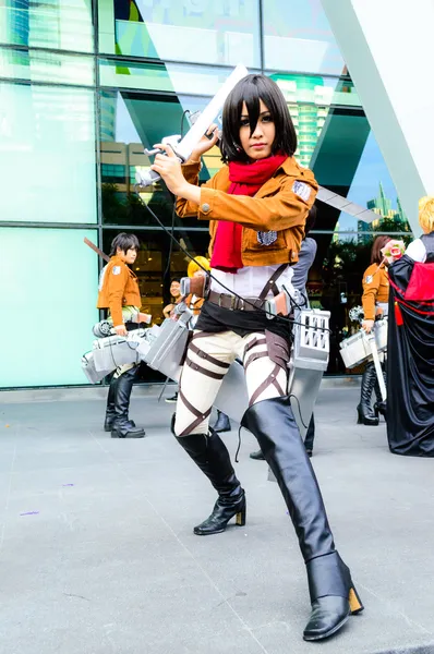 titan saldırı karakterler olarak cosplayer.