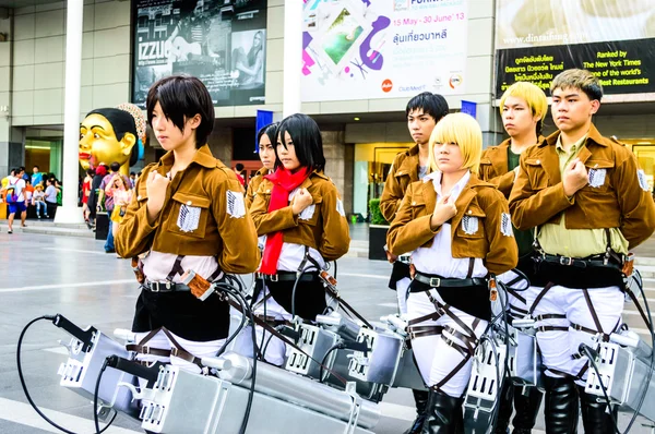 Cosplayer como personajes de Attack on Titan . — Foto de Stock