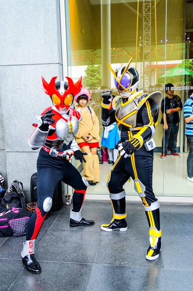 Cosplayer como personagens Kamen Rider . — Fotografia de Stock