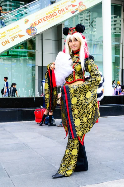 Une pose de cosplay d'anime japonais non identifiée . — Photo