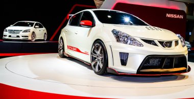 bangkok uluslararası auto salon 2013 ekranda Nissan pulsar.