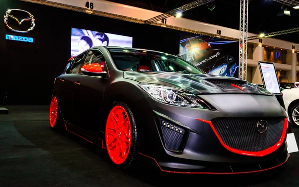 Mazda 3 tentoongesteld op bangkok internationale auto salon 2013. — Stockfoto