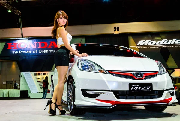 Female presenters model at the Honda booth. — Stock Photo, Image