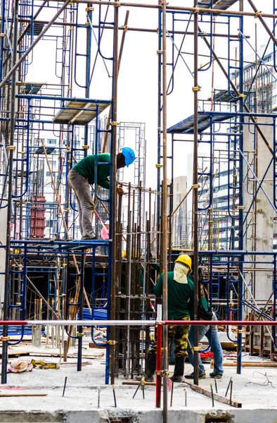Bauarbeiter auf einer Baustelle. — Stockfoto