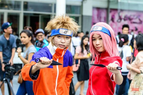 A karakterek naruto és sakura-naruto japán festa Bangkok 2013-ban a cosplayer. — Stock Fotó