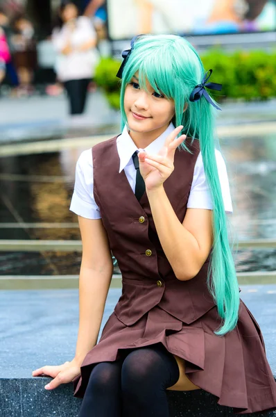 Cosplayer como colegiala japonesa posa en Japón Festa en Bangkok 2013 . — Foto de Stock