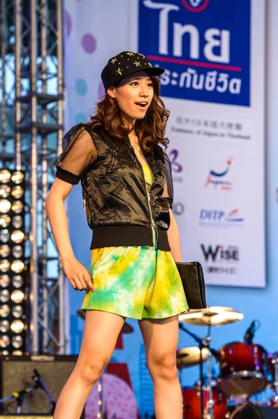 Sfilata di moda giapponese da GIAPPONE in Giappone Festa a Bangkok 2013 . — Foto Stock