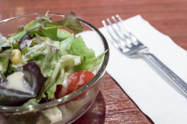 Fresh Salad in a Glass Bowl on Wood Table. — Stock Photo, Image