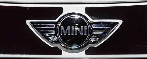Assinatura do logotipo para o carro MINI — Fotografia de Stock