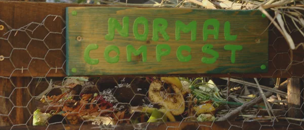 Una papelera de compost, para basura orgánica . — Foto de Stock