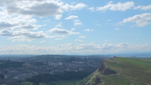 Pohled na sedlo a město edinburgh — Stock video