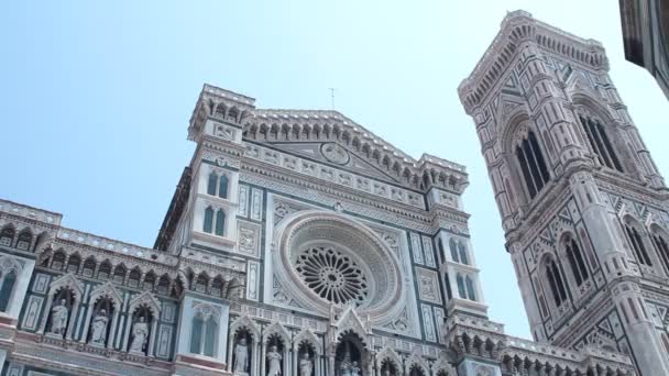 Parte delantera de la "duomo" en Florencia — Vídeos de Stock