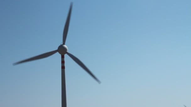 Static shot of a wind turbine — Stock Video