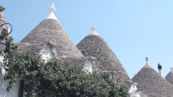 Trulli, een traditionele Apulische droge steen hut — Stockvideo