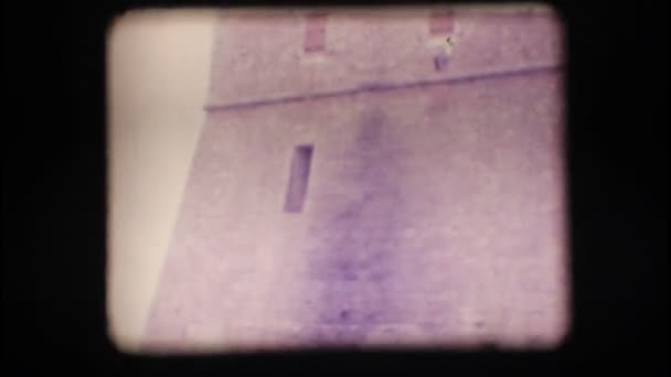 Vintage 8 mm. kıyı gözetleme kulesi — Stok video