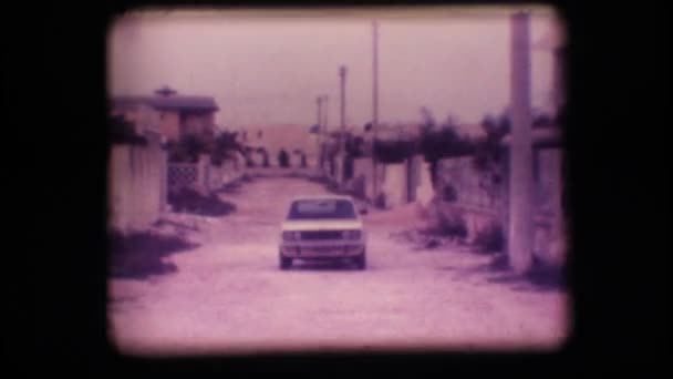 Vintage 8mm. Car driving up a road — Stock Video