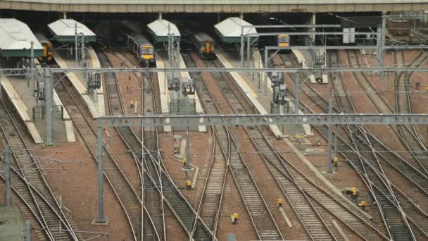 TimeLapse a vasútállomás közelében, Edinburgh-ban. — Stock videók