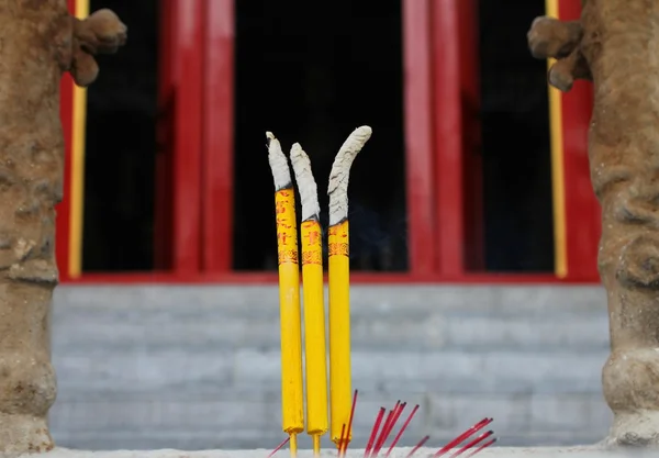 Incense burning in a temple — Stock Photo, Image