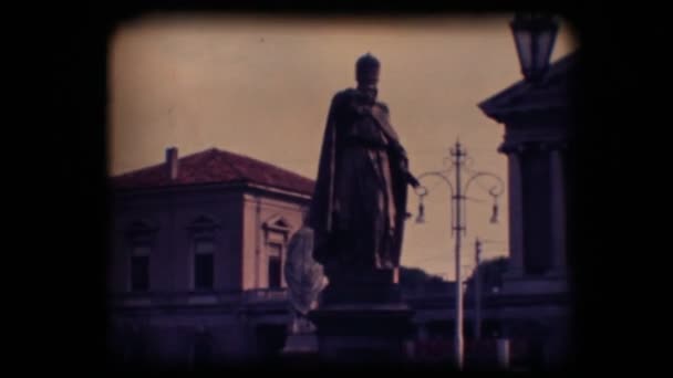 Vintage 8mm. Statues in Padova, Italy — Stock Video