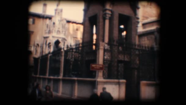 Ročník 8 mm. pomník v verona — Stock video