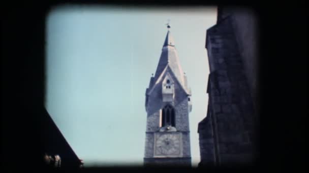 Vintage 8 mm. medeltida torn — Stockvideo