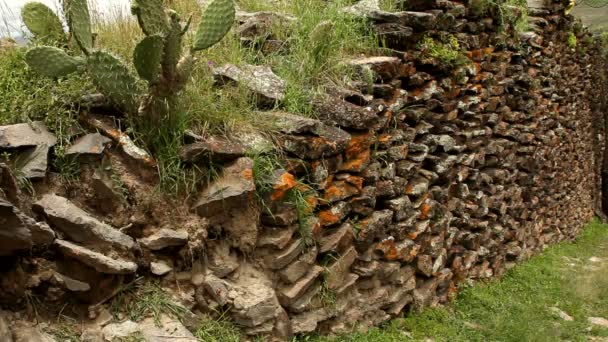 Alte Mauer von wari gebaut — Stockvideo