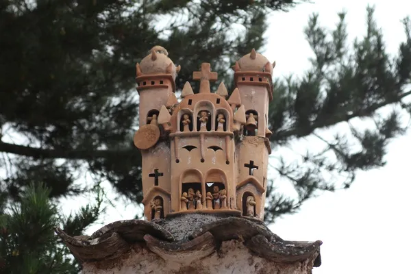 Terracotta beeld van een kerk — Stockfoto