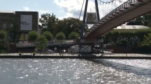 Puente sobre el Meno en Frankfurt — Vídeo de stock