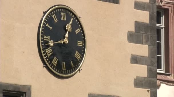 Clock on church in Frankfurt — Stock Video