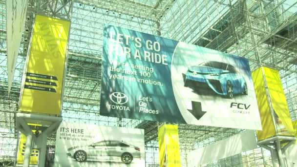 Hoofdingang van new york international auto show — Stockvideo