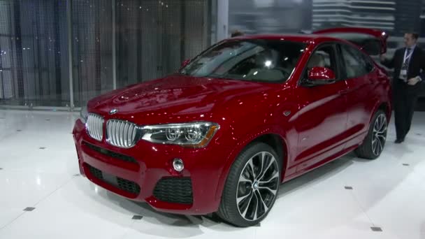 Exposición BMW en el Salón Internacional del Automóvil de Nueva York — Vídeos de Stock