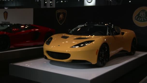 Supersamochodów w new york international auto show — Wideo stockowe