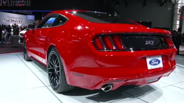 Expoziție Mustang la Salonul Auto Internațional de la New York — Videoclip de stoc