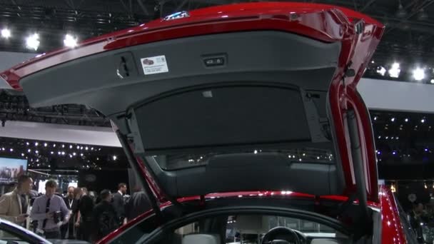 Detalhe do novo BMW X4 no New York International Auto Show — Vídeo de Stock