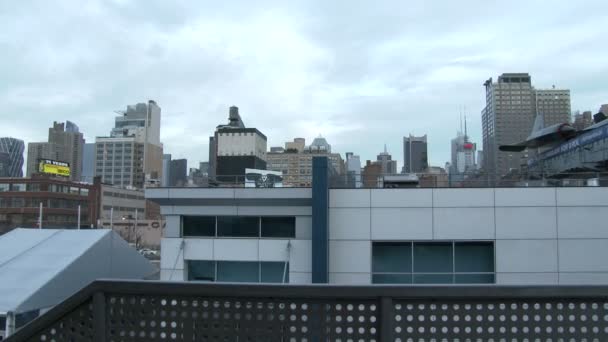 ニューヨーク市でイントレピッド空母 — ストック動画