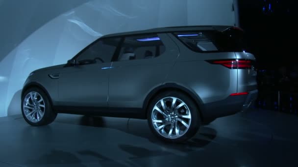Land Rover представляет новый Discovery на Нью-Йоркском международном автосалоне — стоковое видео