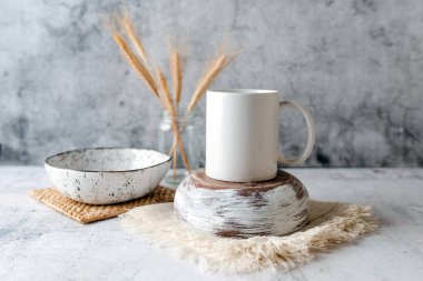 Kahve fincanı modeli, boho ya da mutfak temalı kupa modeli, tarafsız ses tonları. Konsept markalaşma logo veya tasarım için modelleme.