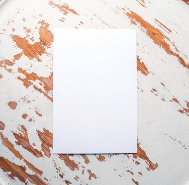 Kart şablon oluşturur, düz yatar, üst görünüm. Tarafsız bir arkaplanda kart. Mutfak, fırın ya da iş teması. Tasarım veya tarif kartı için boş kağıt sayfası.