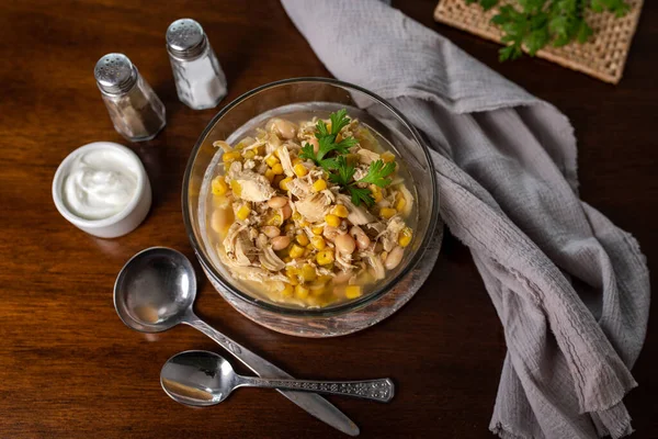 Beyaz Tavuk Chili. Tavuk ve fasulyeli mısır çorbası. Yavaş yavaş pişir..