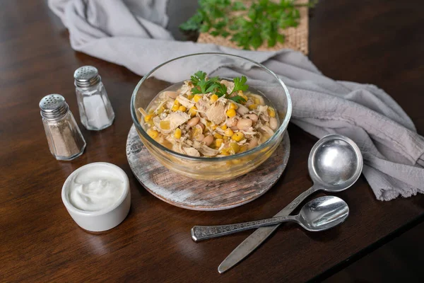 Beyaz Tavuk Chili. Tavuk ve fasulyeli mısır çorbası. Yavaş yavaş pişir..