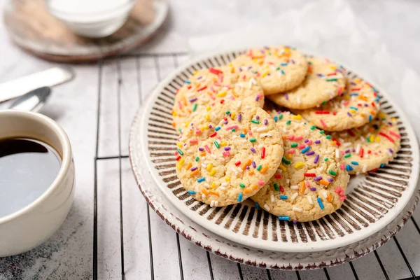 Biscoitos Açúcar Com Polvilhas Deleite Café Colorido Biscoitos Sobremesa Recém — Fotografia de Stock