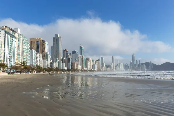 Santa Catarina Brezilya 'daki Balnear io Camboriu plajı.