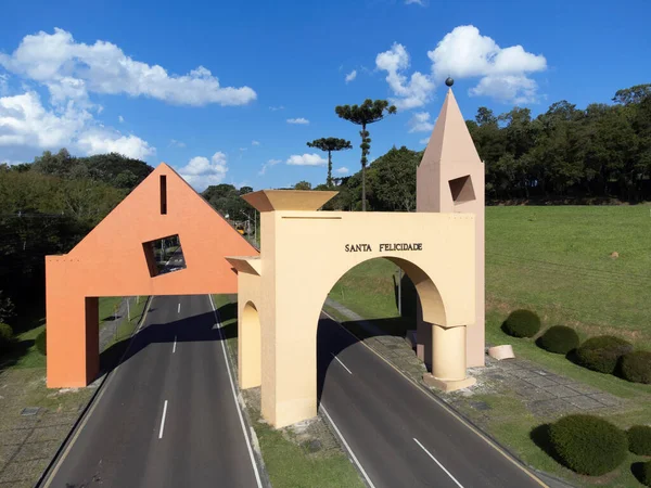 Curitiba Parana Brezilya, 27 Nisan. 2022: Santa Felicidade Mahallesi, Curitiba Gastronomik Bölgesi.