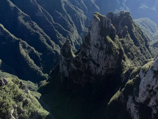 Bom Jardim da Serra Santa Catarina Brezilya 'daki Funil Kanyonu.