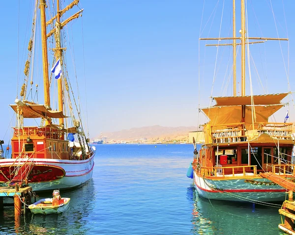 Passenger gulets in Eilat — Stock Photo, Image