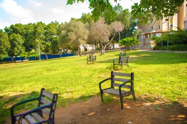 ilginç banklar parkta