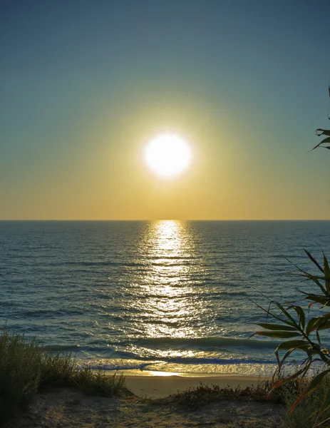 Zeegezicht op zonsondergang — Stockfoto