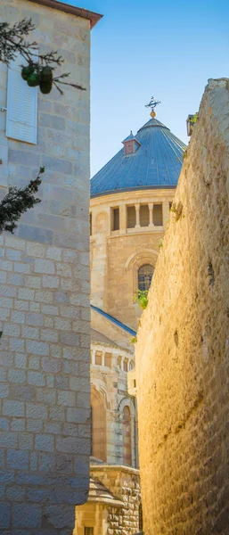 Pasáž u kostela ve staré Jeruzalém hagia maria sion — Stock fotografie
